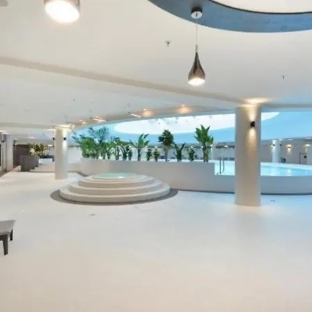Hanza Tower Bohemia 20 & Jacuzzi & Pool & Sauna アパート